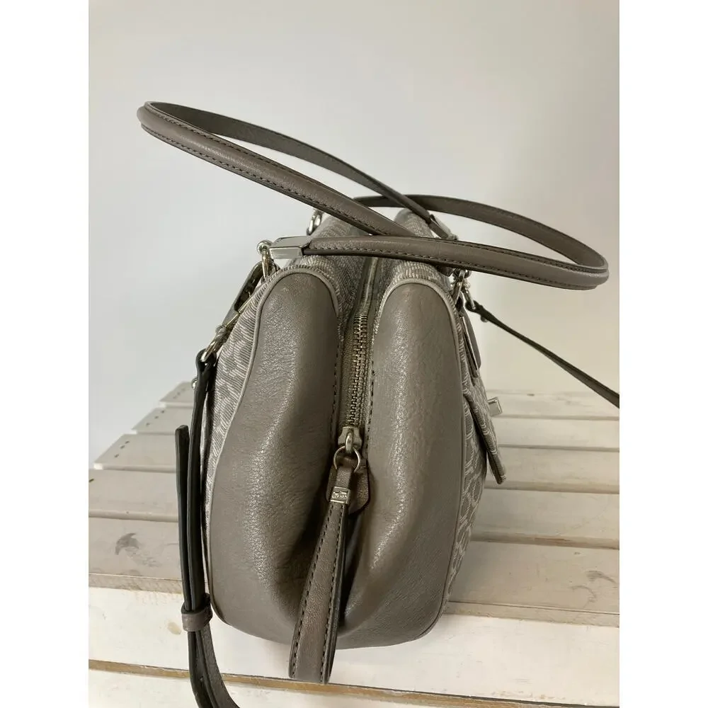 COACH 25215 MEDIUM SIZE GRAY SIGNATURE PRINT CROSSBODY BAG